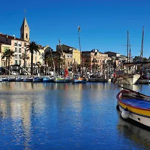 https://joli-appartement-climatis-proche-plage-et-port.fr-provencehotel.com